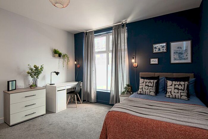 8 Bedroom House Of Multiple Occupation To Rent In Parsons Lane, Bury, BL9