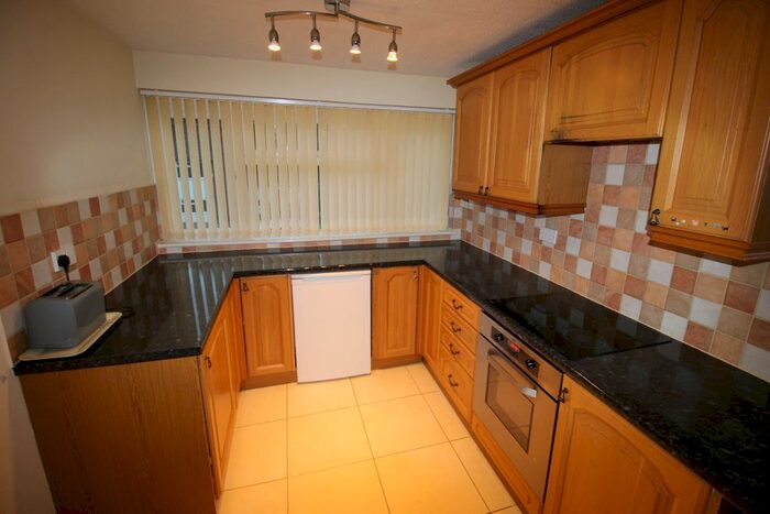 3 Bedroom Semi-Detached House To Rent In Stoneham Close, Tilehurst, RG30
