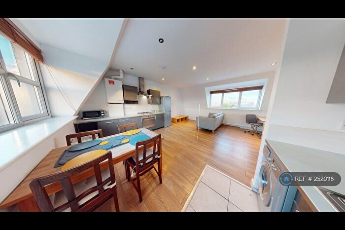 2 Bedroom Flat To Rent In Ivory Court, Hackney, London, E9