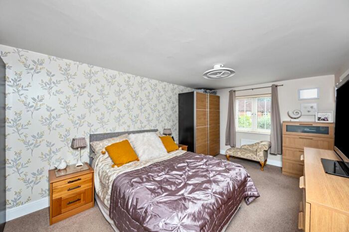 5 Bedroom Detached House For Sale In Newman Road, Horley, RH6