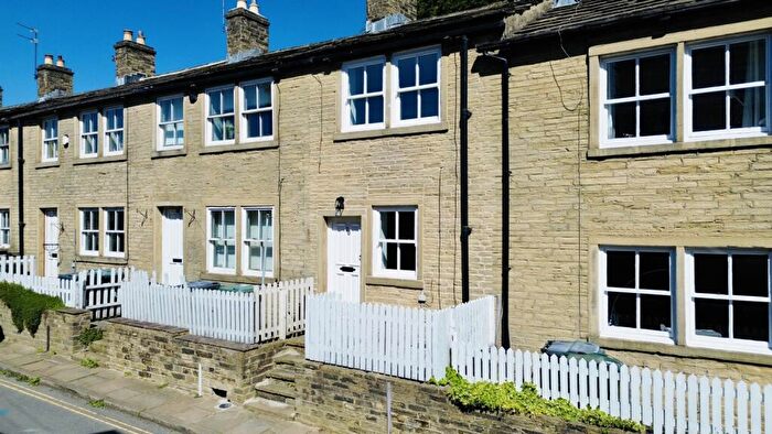 1 Bedroom Cottage For Sale In Market Street Thornton, Thornton, Bradford, West Yorkshire, BD13