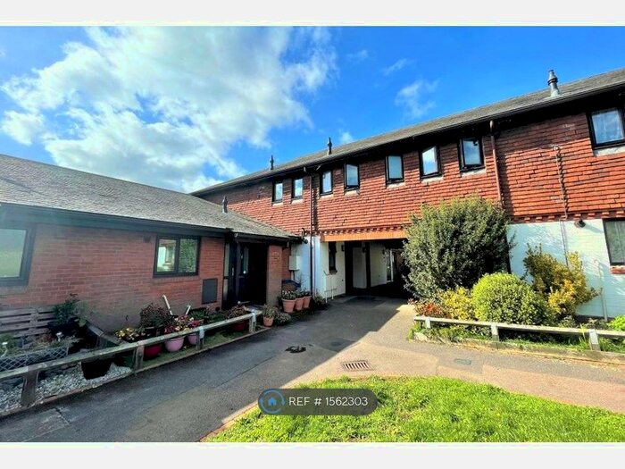 2 Bedroom Maisonette To Rent In Stonepit Close, Godalming, GU7