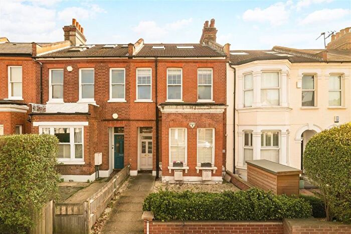 3 Bedroom Flat For Sale In Cavendish Road, Clapham, SW12