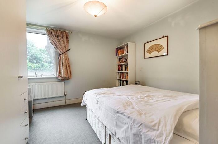 3 Bedroom Flat To Rent In North Bank, London, NW8