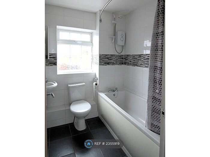 1 Bedroom Flat To Rent In Chelsworth Close, Luton, LU2
