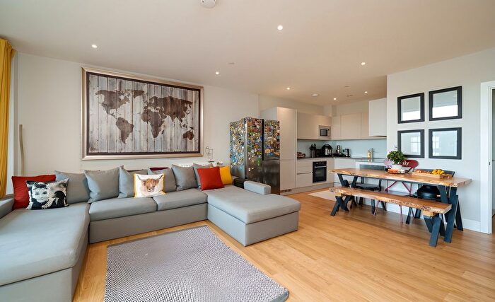 3 Bedroom Flat For Sale In Wimbledon/Tooting, London, SW17