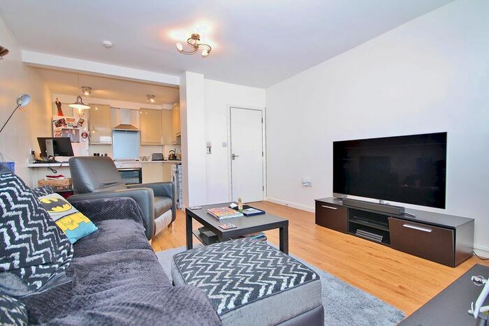 1 Bedroom Flat To Rent In High Street, Knaphill, Woking, Surrey, GU21