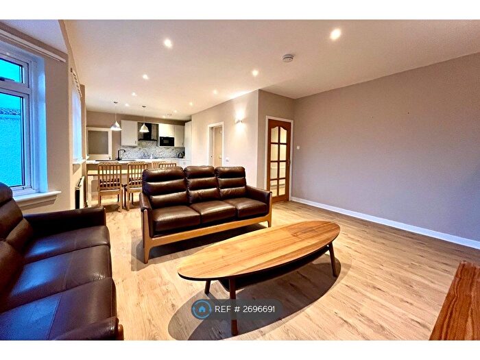 3 Bedroom Bungalow To Rent In Craigmount View, Edinburgh, EH12