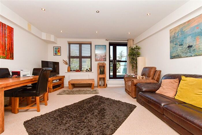 2 Bedroom Flat For Sale In North Street, Leatherhead, Surrey, KT22