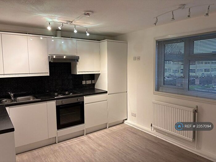 3 Bedroom Flat To Rent In Hamilton Close, London, N17