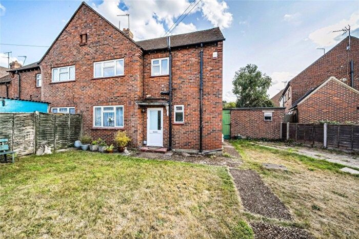 3 Bedroom Semi Detached Bungalow To Rent In Chertsey, Surrey, KT16