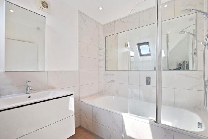 5 Bedroom Maisonette For Sale In Hampstead Lane, London, N6