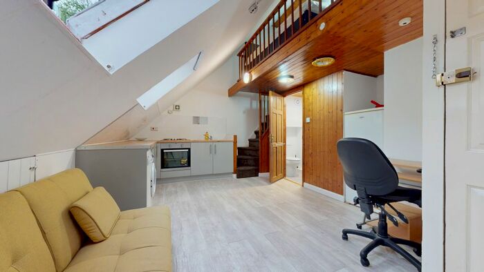 Studio To Rent In Daventry Street, London, NW1