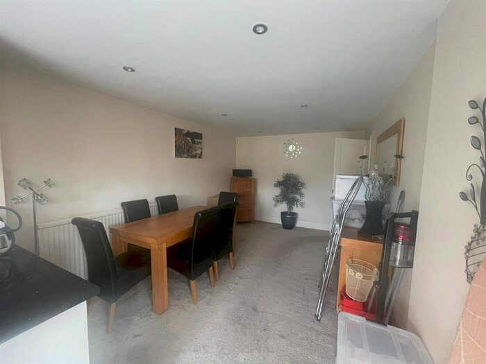 4 Bedroom Property To Rent In Redfern Gardens, Gidea Park, Romford, RM2