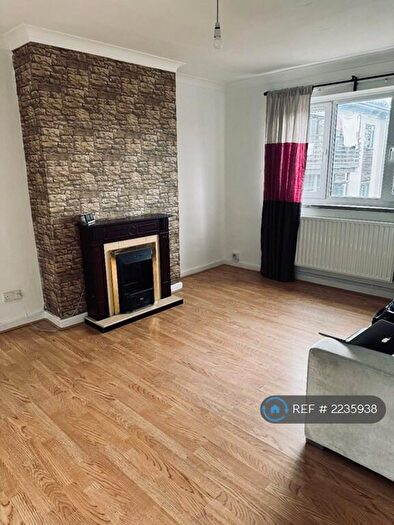 3 Bedroom Flat To Rent In Harold Gibbons Court, London, SE7