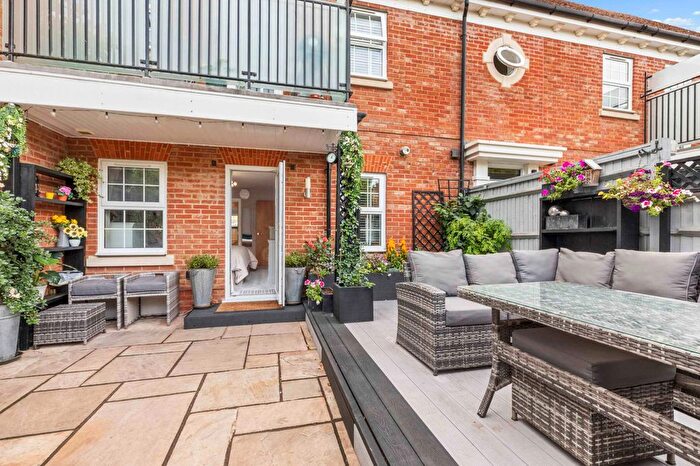 2 Bedroom Flat For Sale In Bank Apartments, Dean Street, Marlow, Buckinghamshire, SL7