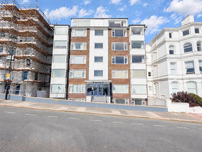 2 Bedroom Flat For Sale In South Cliff, Eastbourne, BN20