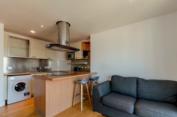 2 Bedroom Flat To Rent In Epsom Road, Guildford, GU1