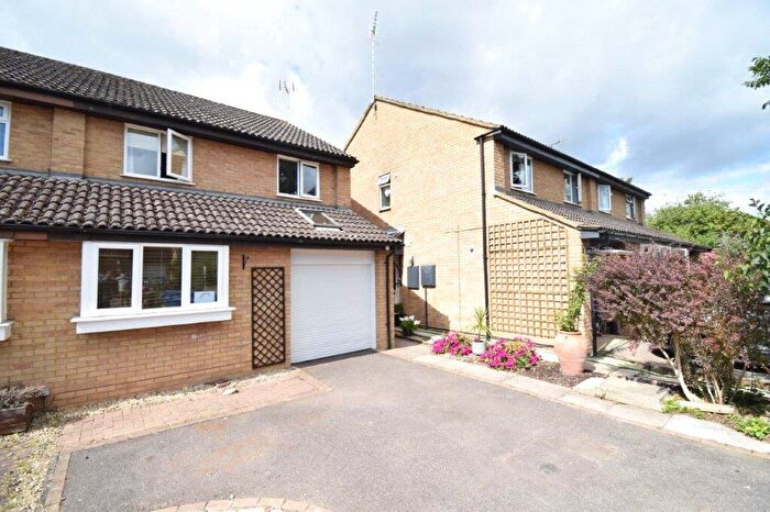 4 Bedroom Semi-Detached House To Rent In Mercury Avenue, Wokingham, Berkshire, RG41