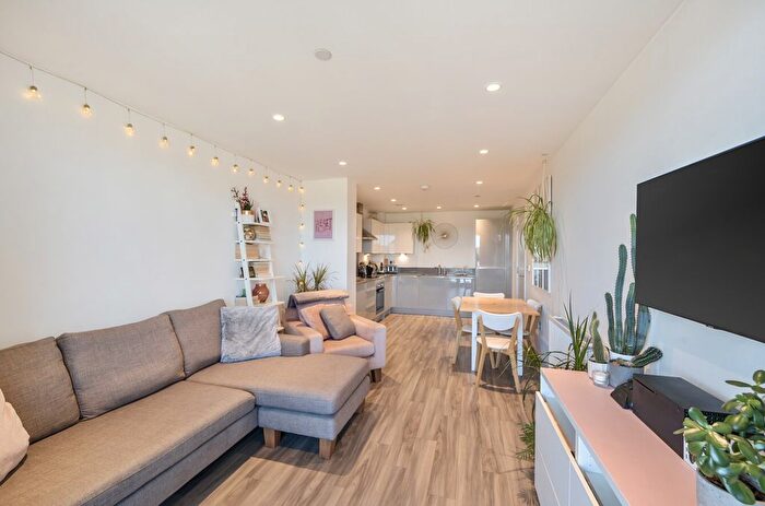 1 Bedroom Flat For Sale In Burnt Oak Broadway, Burnt Oak, Edgware, HA8