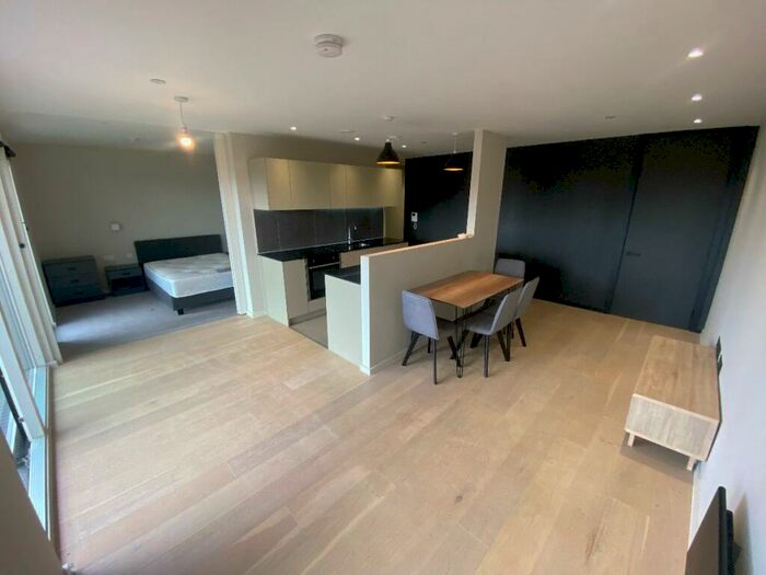 2 Bedroom Apartment To Rent In City Gardens, M15