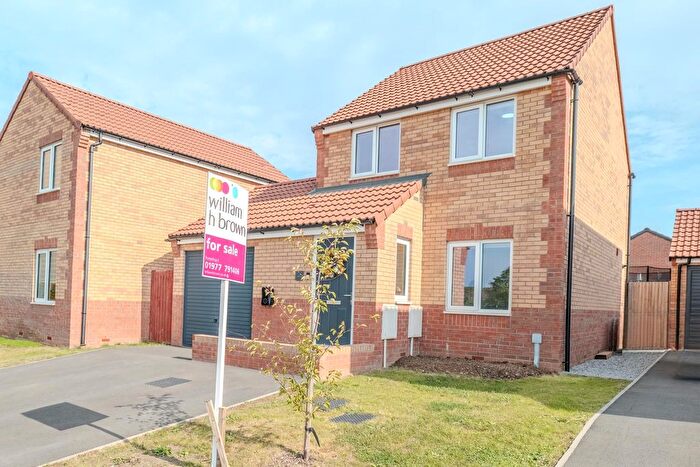 3 Bedroom Detached House For Sale In Oak Tree Crescent, Knottingley, WF11