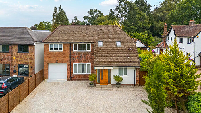 5 Bedroom Detached House For Sale In Whyteleafe Road, Caterham, CR3