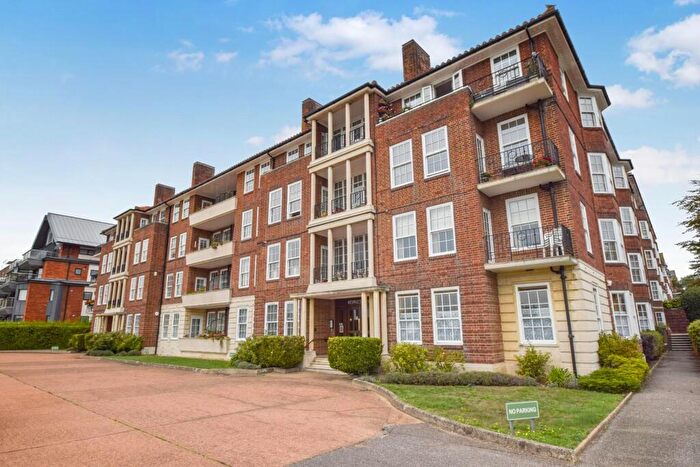 4 Bedroom Apartment For Sale In Staveley Road, Eastbourne, BN20