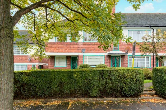 2 Bedroom Apartment To Rent In Ossulton Way London, N2