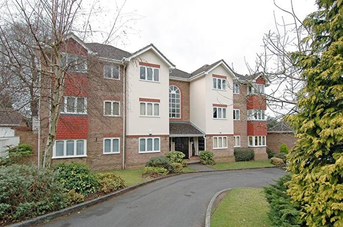 2 Bedroom Flat To Rent In St. Charles Place, Weybridge, Surrey, KT13