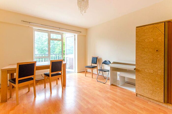 2 Bedroom Flat To Rent In Harben Road, South Hampstead, London, NW6