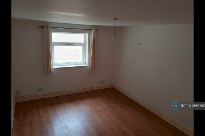 2 Bedroom Flat To Rent In James Street, Prenton, CH43