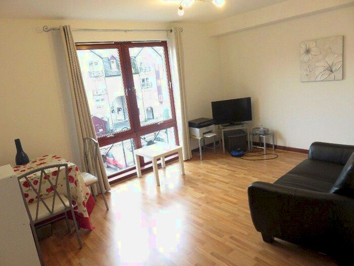 1 Bedroom Flat To Rent In Strawberry Bank Parade, City Centre, Aberdeen, AB11