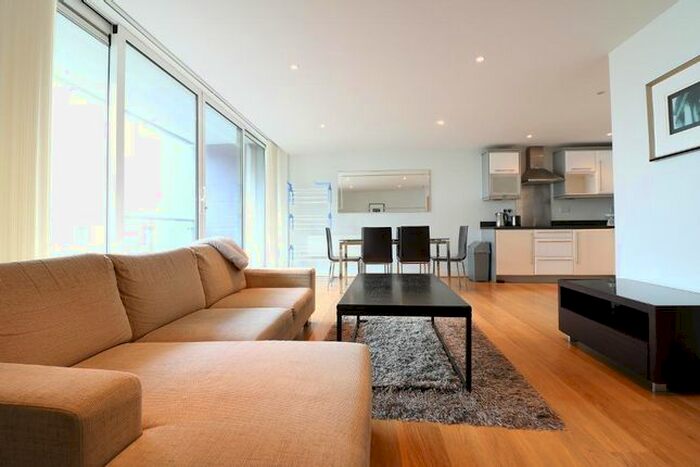 3 Bedroom Flat For Sale In Fathom Court, Basin Approach, Royal Quays, London, E16