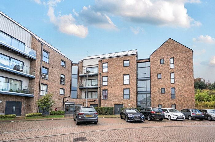 1 Bedroom Flat For Sale In Havelock Drive, St Clements Lakes, Greenhithe, Kent, DA9