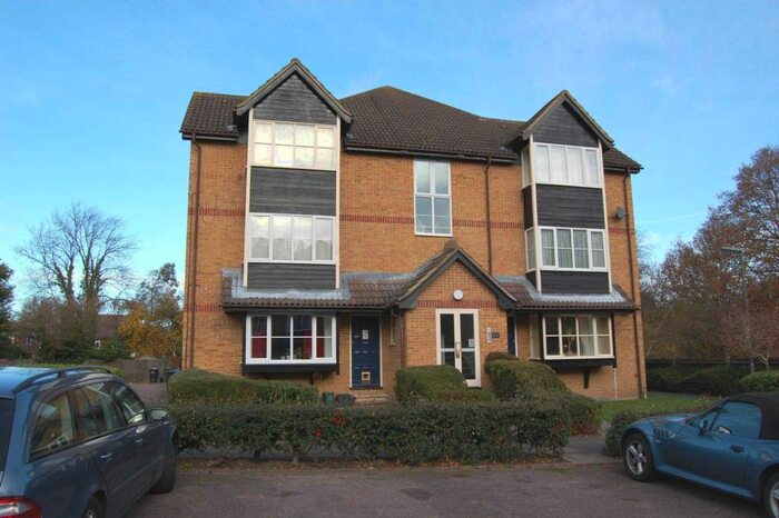 Studio To Rent In Addlestone, KT15