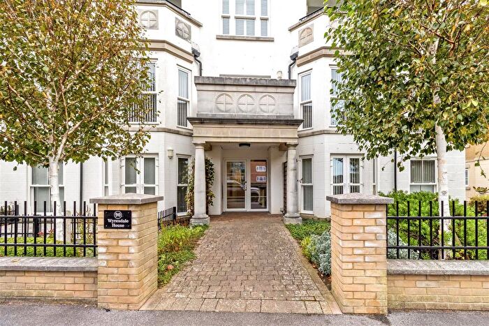 3 Bedroom Flat For Sale In Heene Road, Worthing, BN11