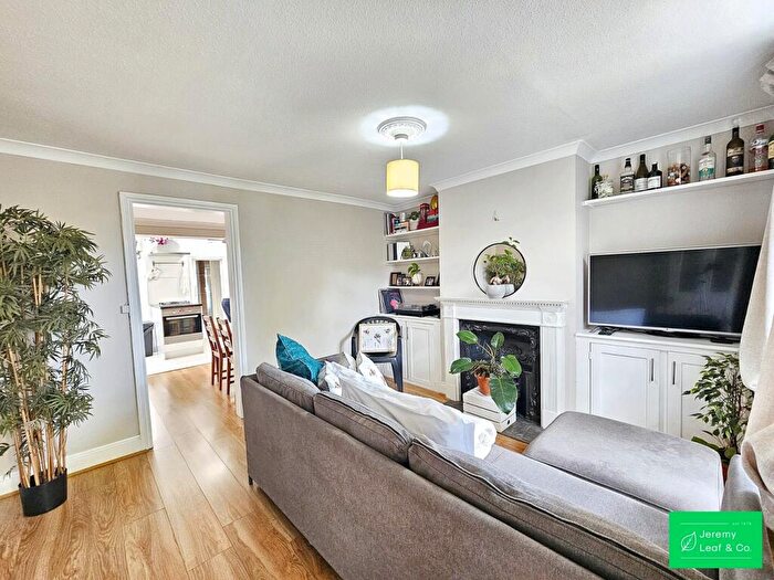 2 Bedroom Cottage For Sale In Red Lion Hill, London, N2