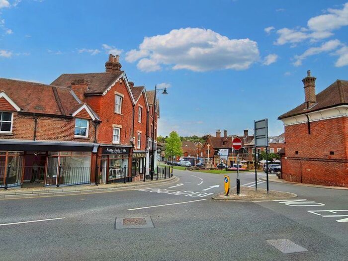 2 Bedroom Apartment To Rent In High Street, Haslemere, GU27