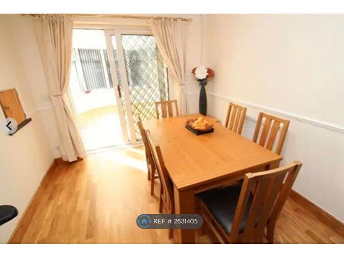 5 Bedroom Detached House To Rent In Oxford Road, Swindon, SN3