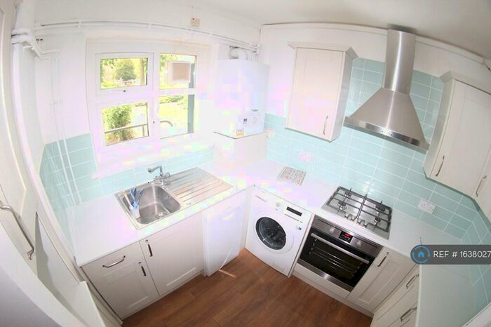 2 Bedroom Flat To Rent In Eltham Road, London, SE12
