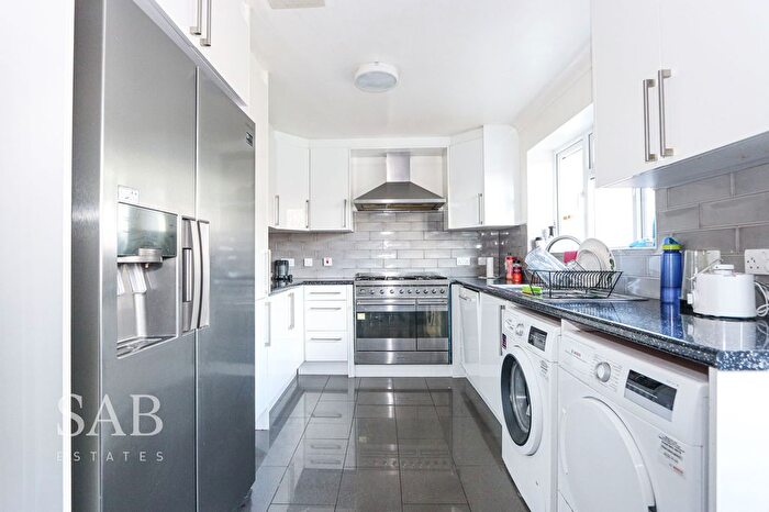 4 Bedroom Property To Rent In Allenby Road, Southall, UB1