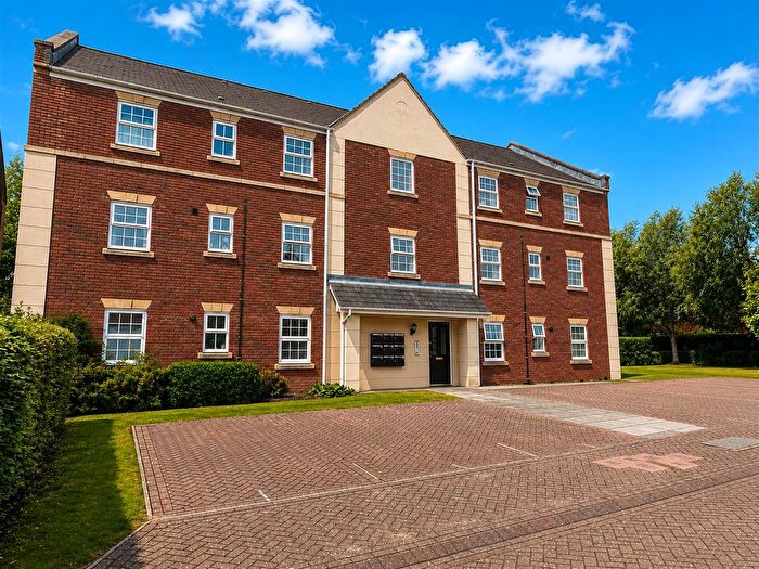 2 Bedroom Flat For Sale In Miles Close, Pill, BS20