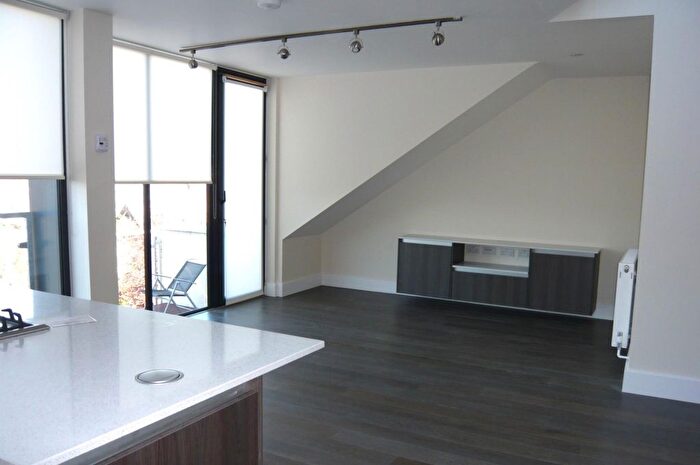 2 Bedroom Flat To Rent In Durham Road, East Finchley, London, N2