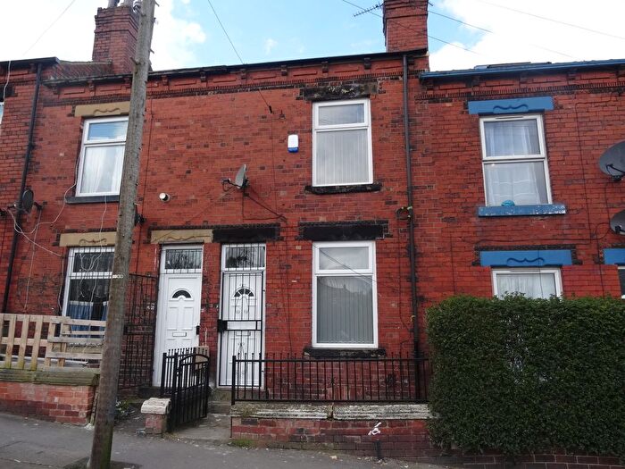 3 Bedroom Terraced House To Rent In Hovingham Grove, Leeds, LS8