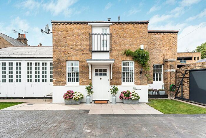 3 Bedroom Semi-Detached House For Sale In Priory Hill, Dartford, Kent, DA1