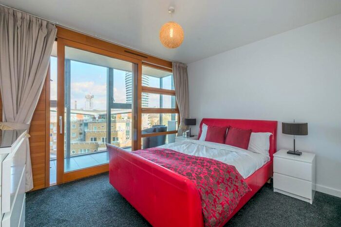 1 Bedroom Flat To Rent In Falcon Wharf, Battersea, London, SW11