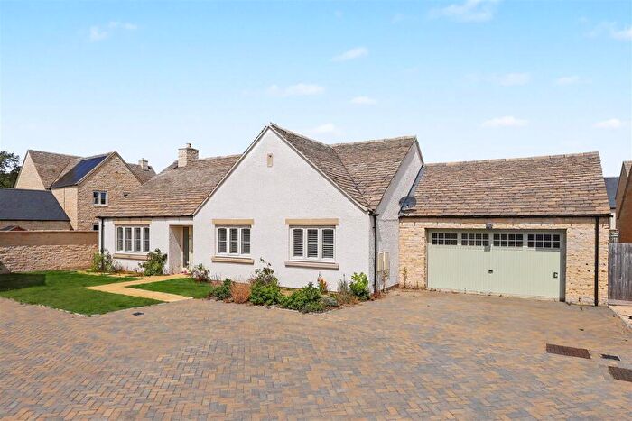 3 Bedroom Detached Bungalow For Sale In Forest Grove, Burford, OX18