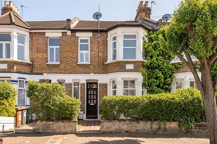 2 Bedroom Flat For Sale In Morley Road, Leyton, E10