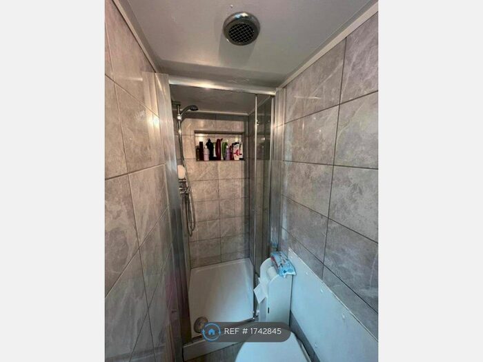 Studio To Rent In Hoylake Road, London, W3